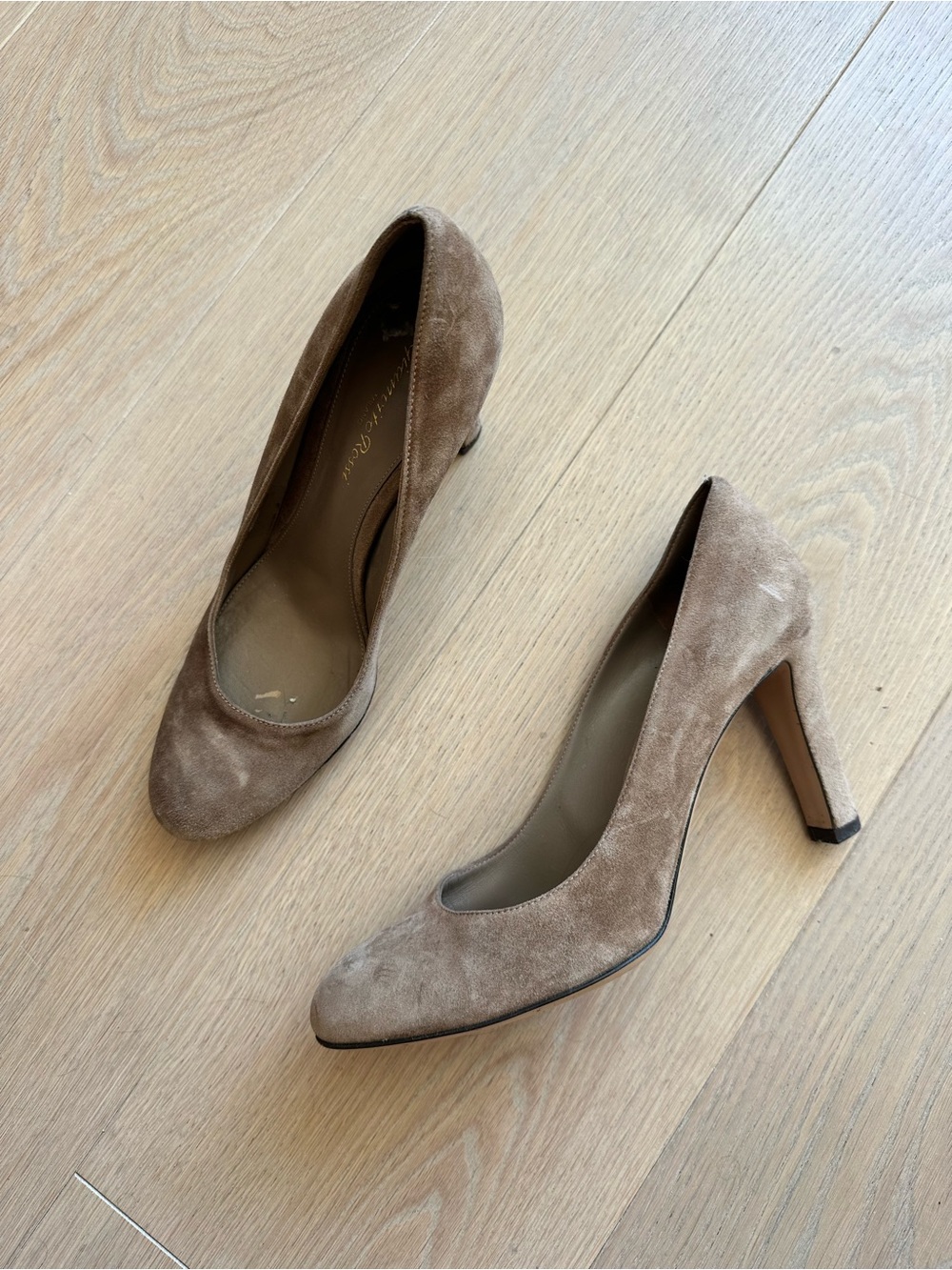 Gianvito Rossi Pump in Taupe - Women's High Heel / from SUITS Wardrobe Auction